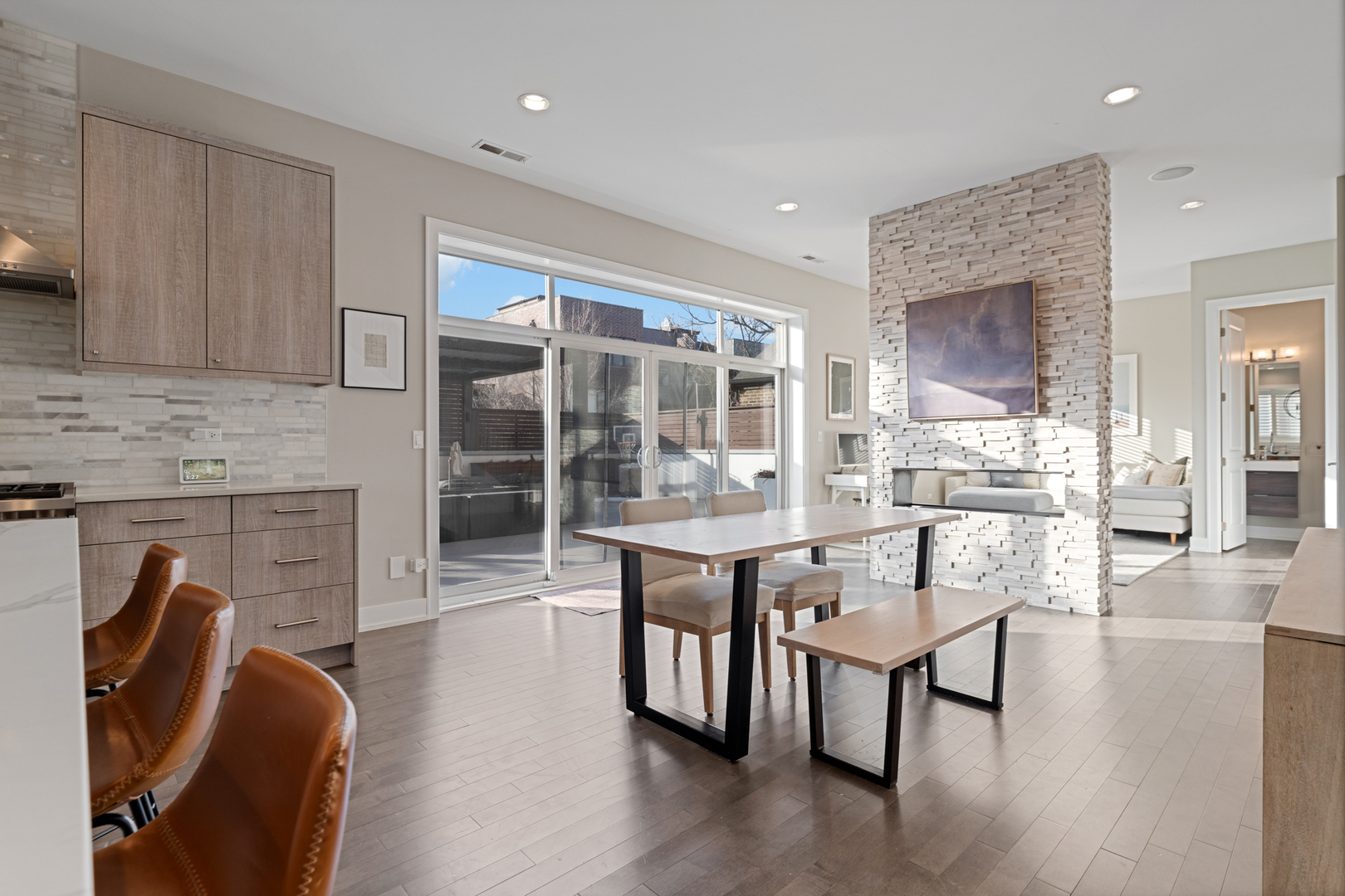 1108 N ASHLAND Avenue Unit: 3