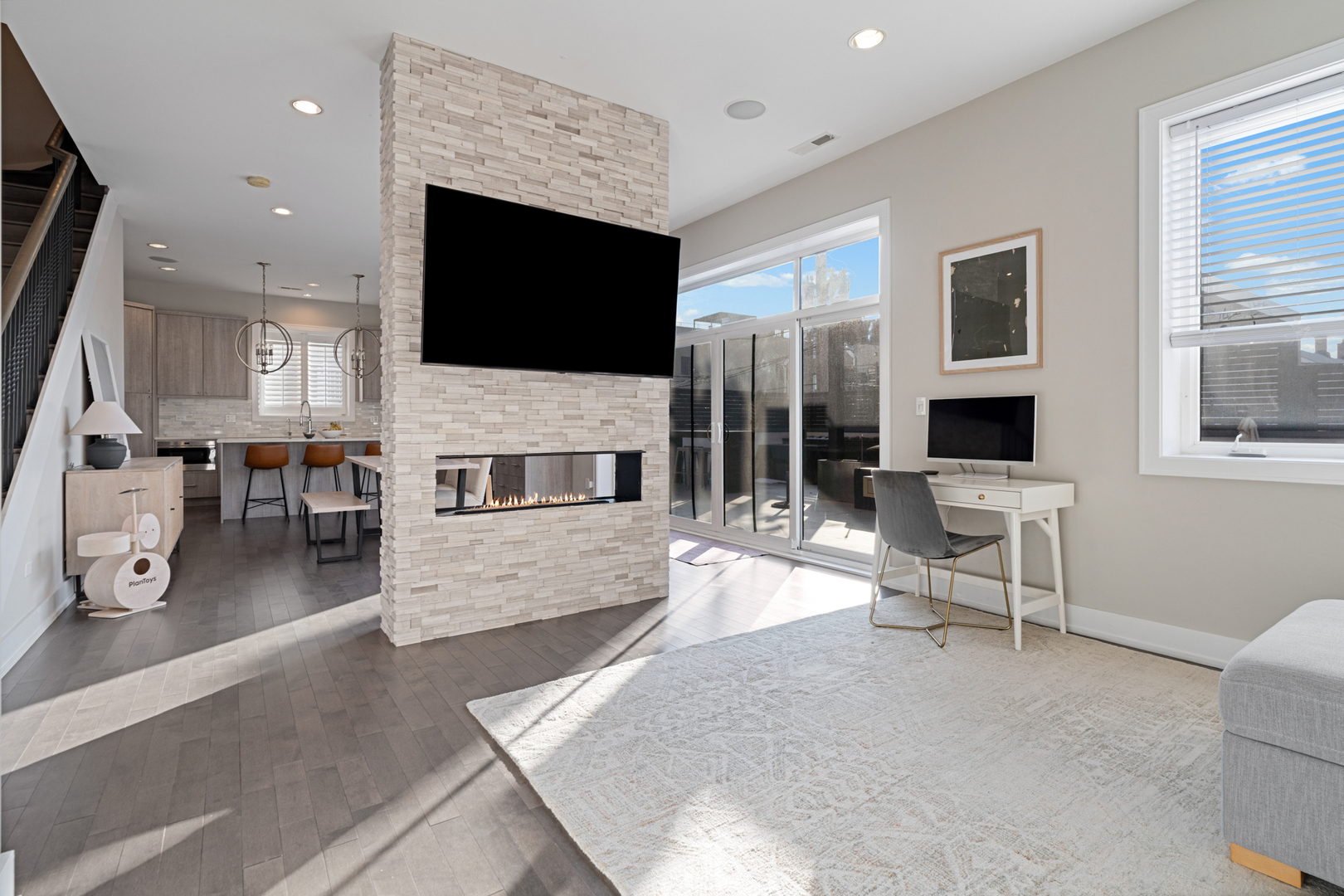 1108 N ASHLAND Avenue Unit: 3