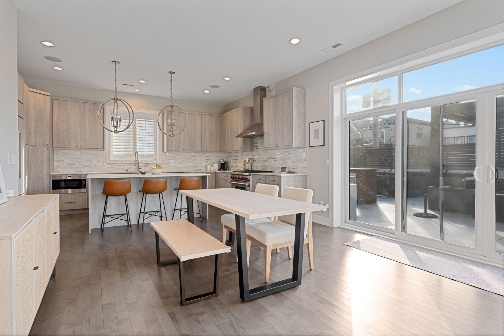 1108 N ASHLAND Avenue Unit: 3