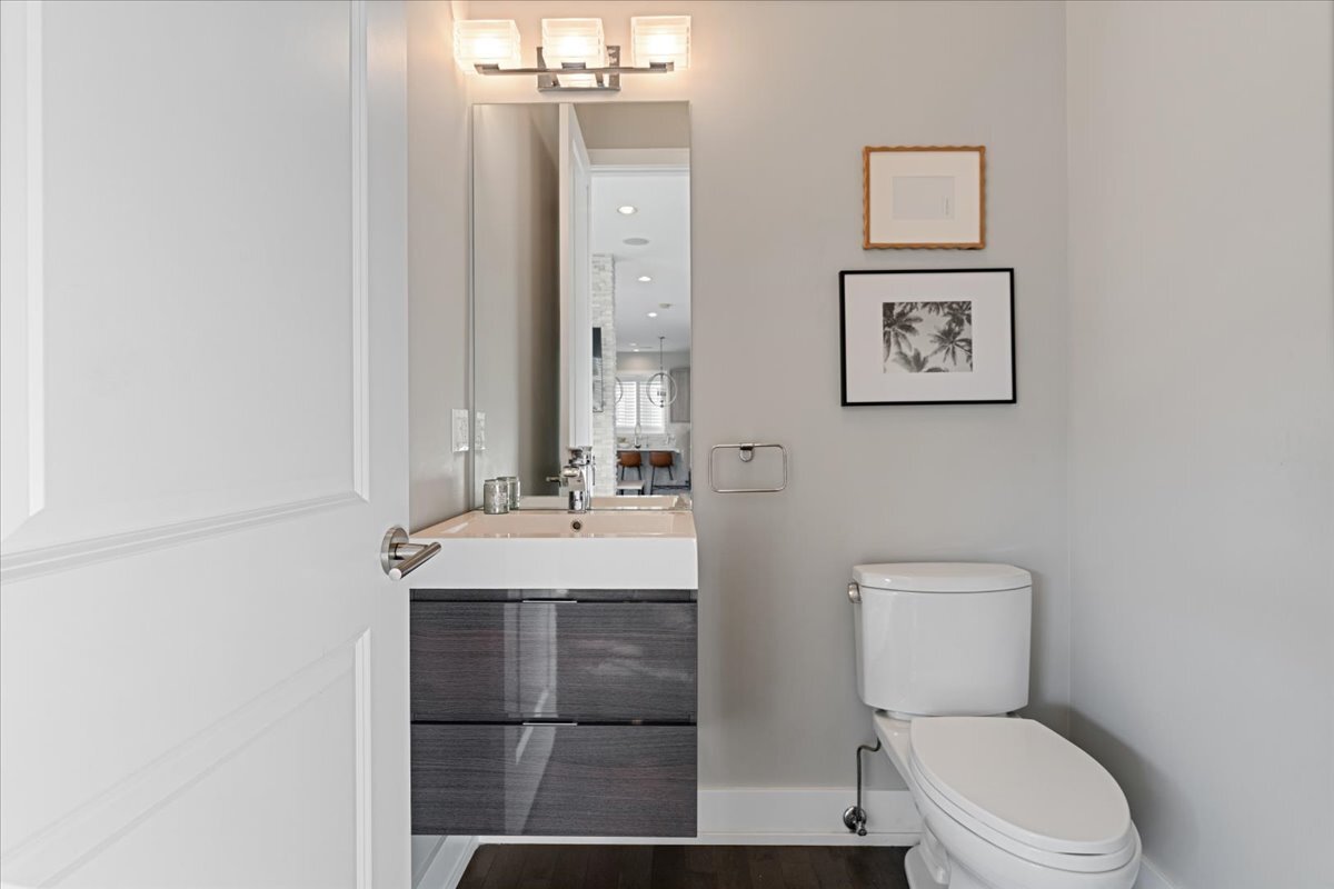 1108 N ASHLAND Avenue Unit: 3