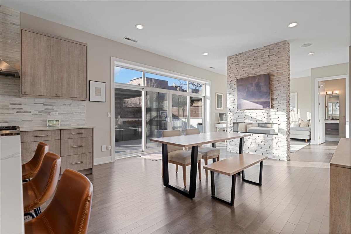 1108 N ASHLAND Avenue Unit: 3