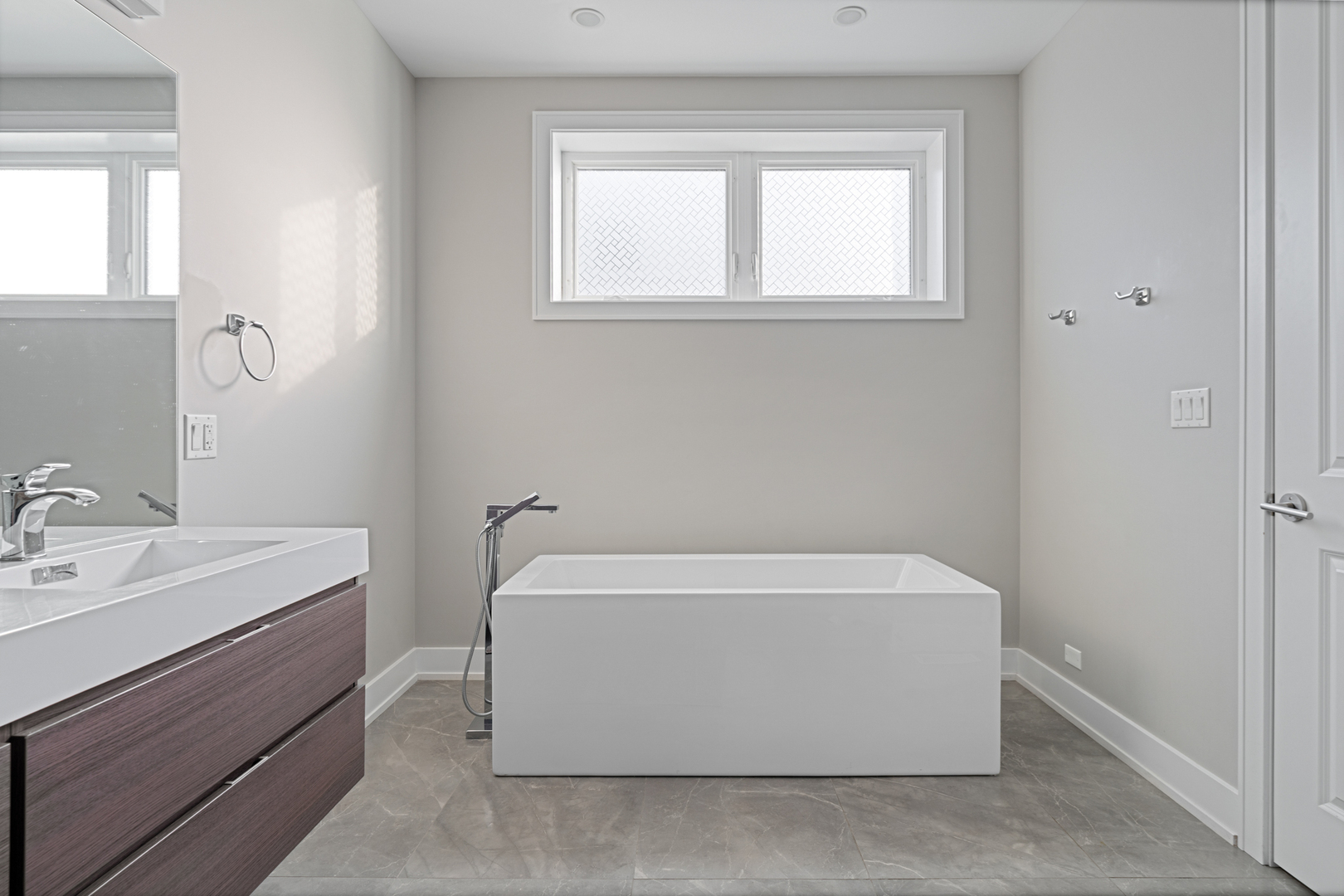 1108 N ASHLAND Avenue Unit: 3