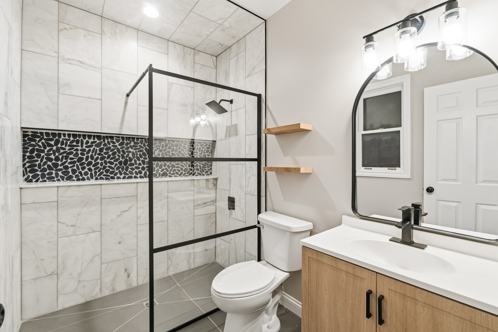 1531 W Oakdale Avenue Unit: 1