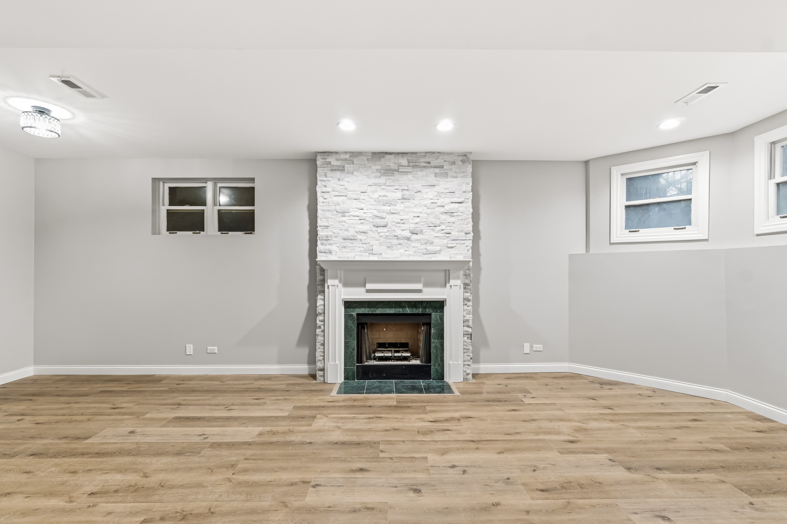 1531 W Oakdale Avenue Unit: 1