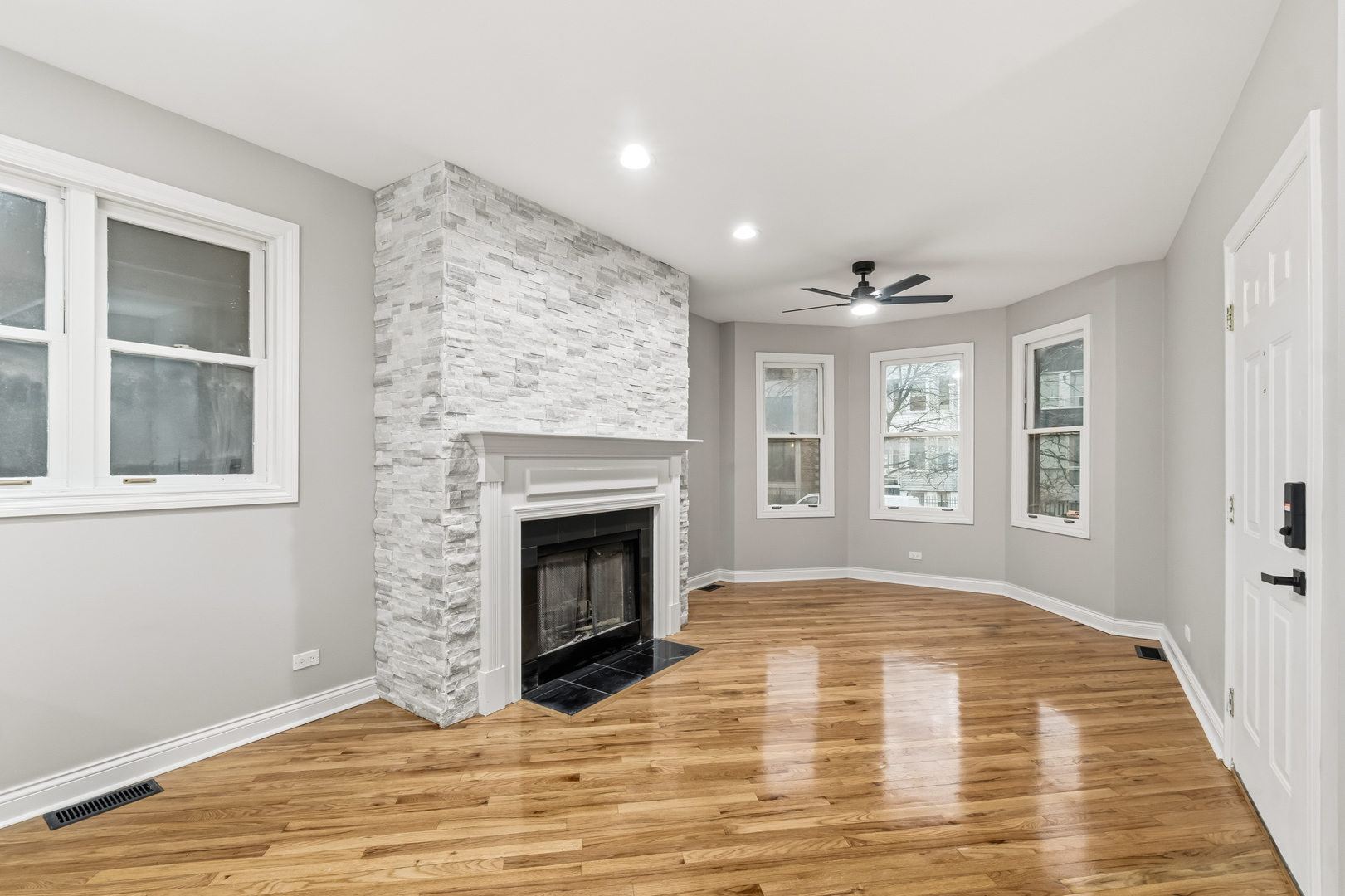1531 W Oakdale Avenue Unit: 1