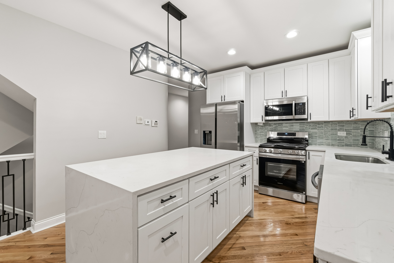 1531 W Oakdale Avenue Unit: 1