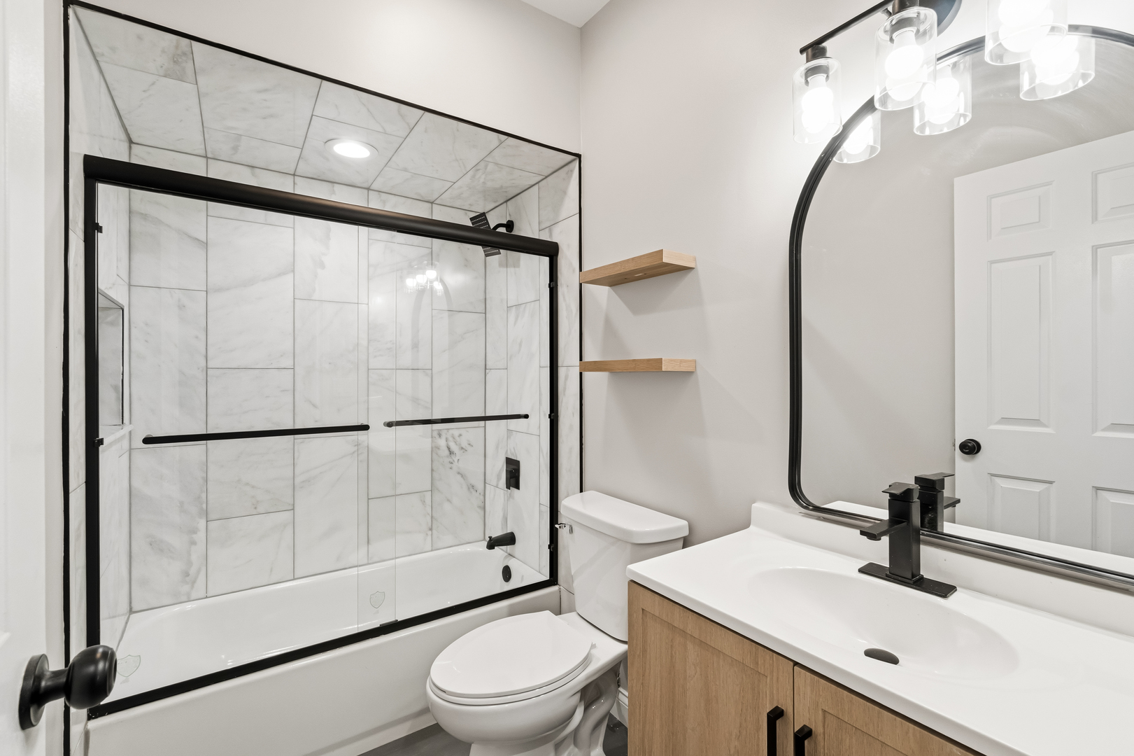 1531 W Oakdale Avenue Unit: 1