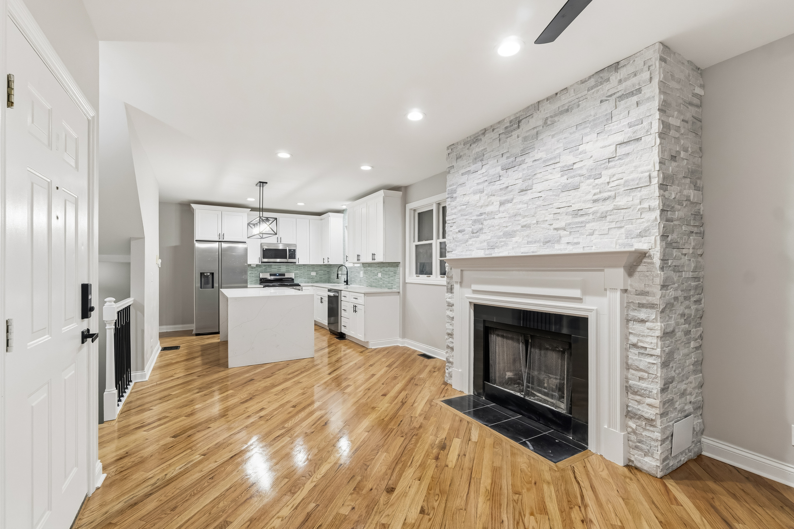 1531 W Oakdale Avenue Unit: 1