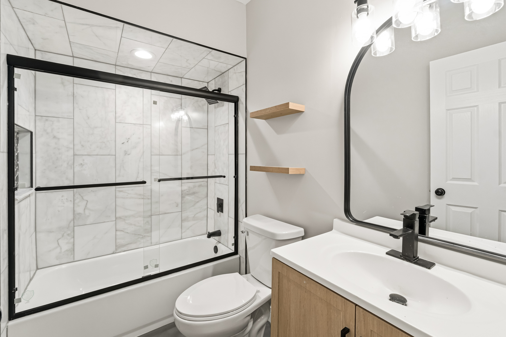 1531 W Oakdale Avenue Unit: 1