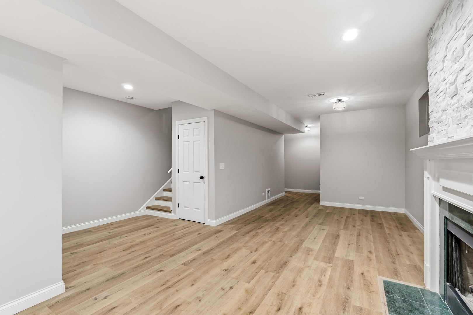 1531 W Oakdale Avenue Unit: 1