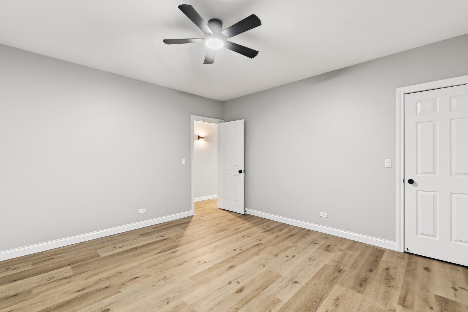 1531 W Oakdale Avenue Unit: 1