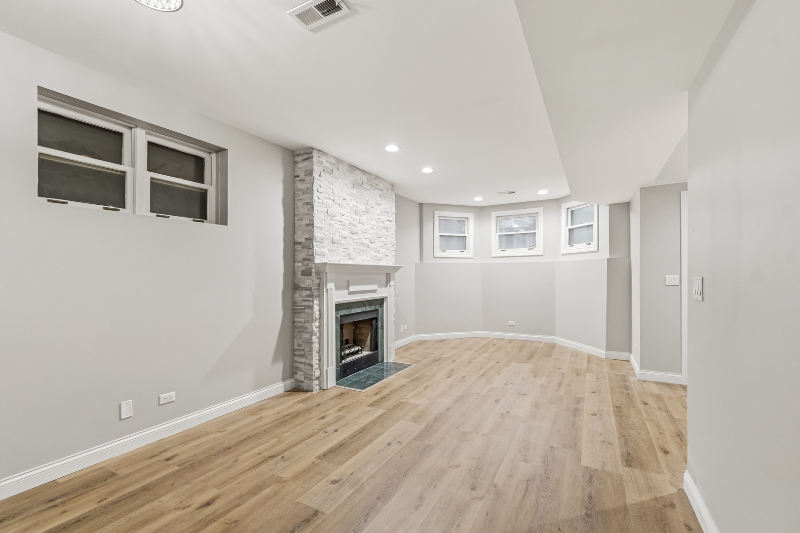 1531 W Oakdale Avenue Unit: 1