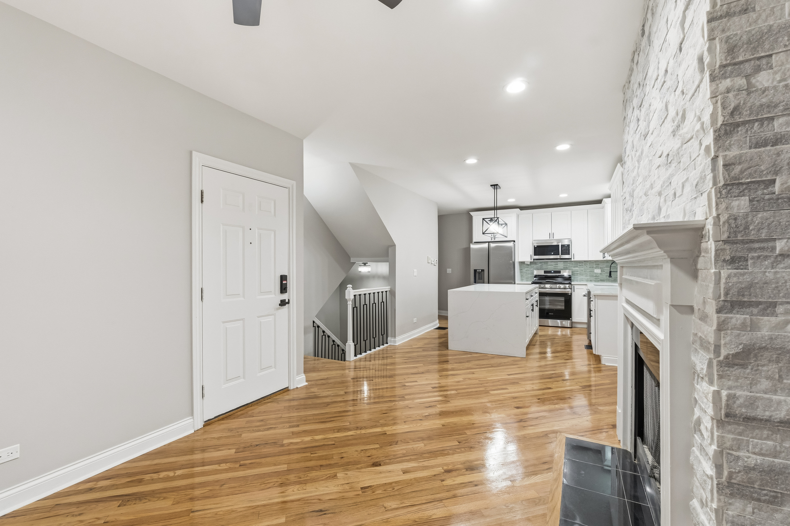 1531 W Oakdale Avenue Unit: 1