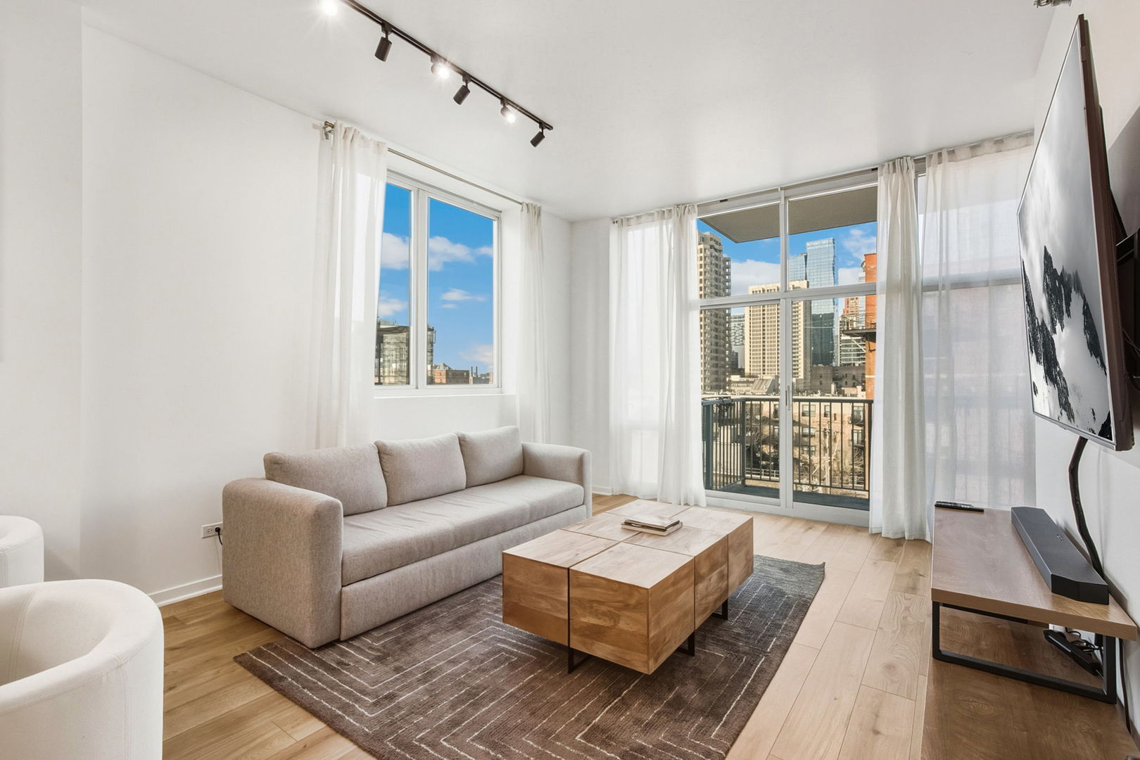 1600 S Indiana Avenue Unit: 602