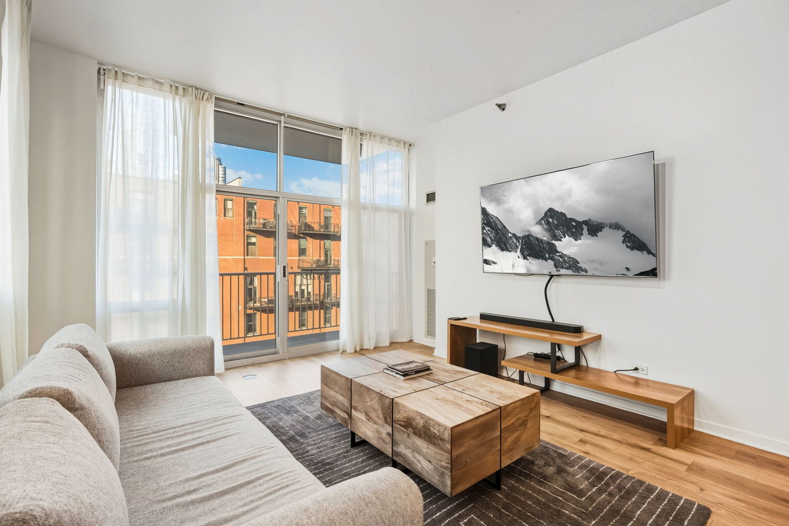1600 S Indiana Avenue Unit: 602