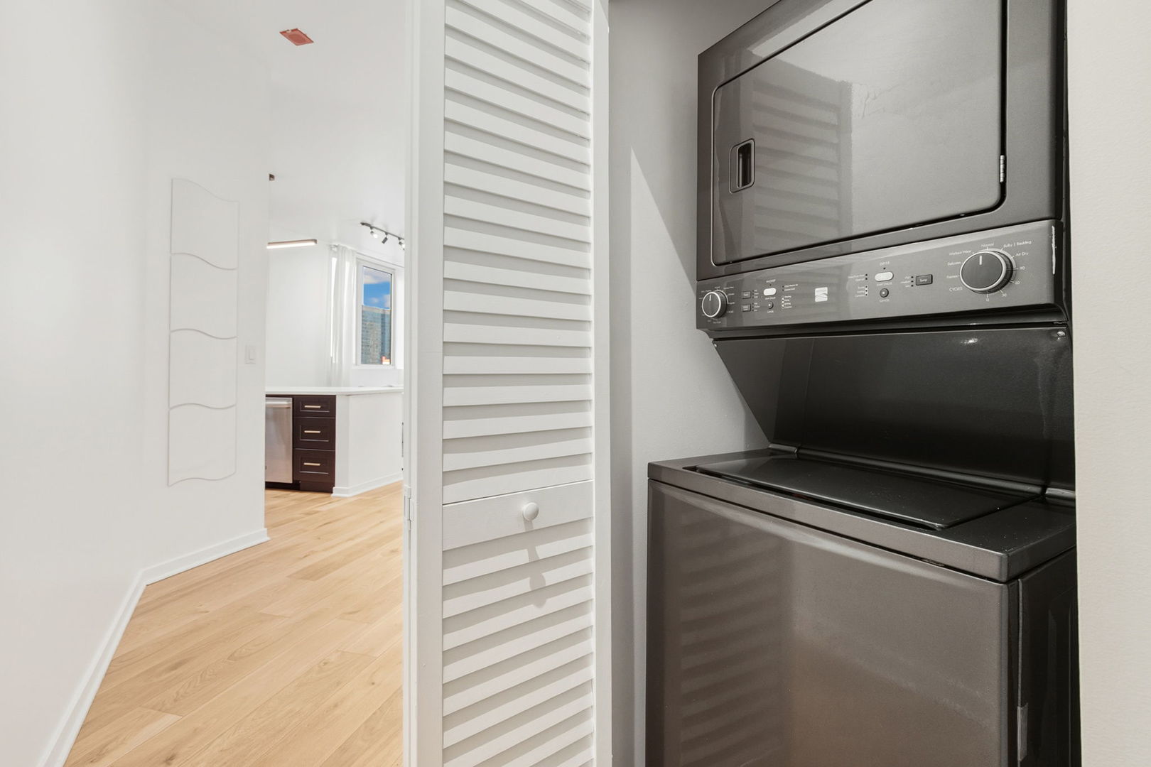 1600 S Indiana Avenue Unit: 602