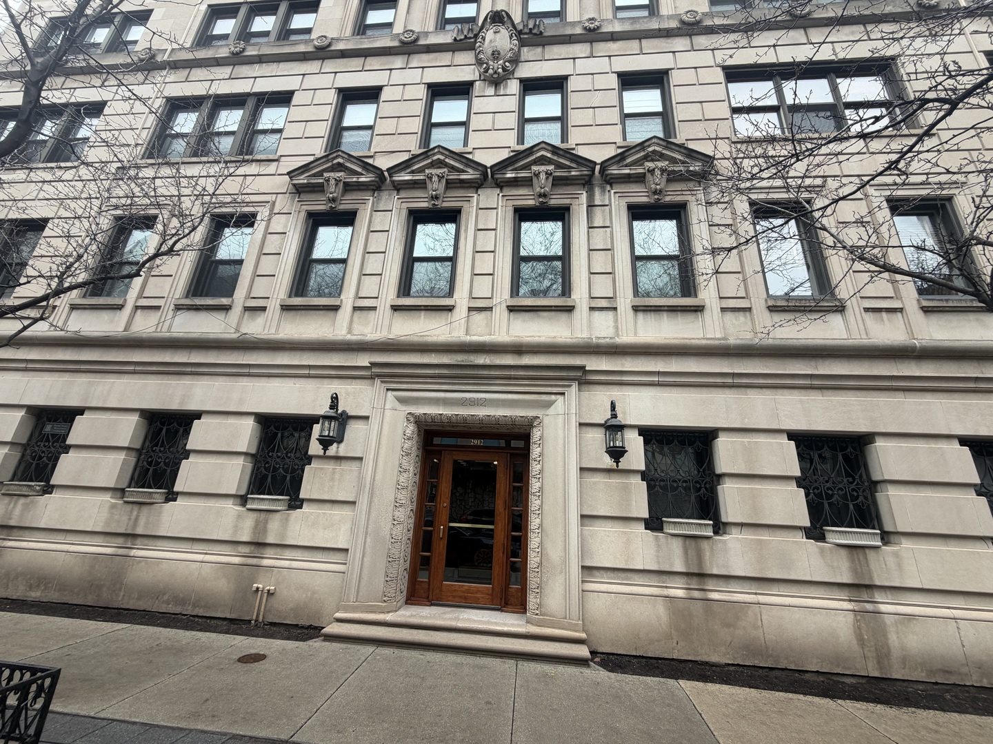 2912 N COMMONWEALTH Avenue Unit: 6A