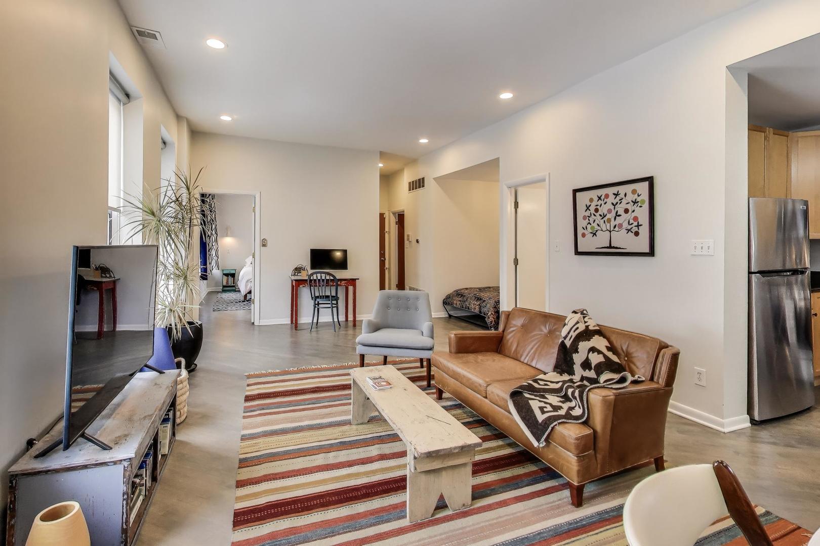 1329 W Chicago Avenue Unit: 2R