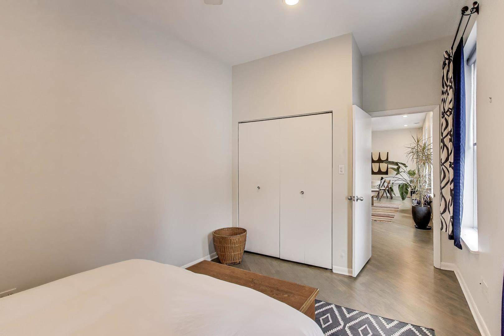 1329 W Chicago Avenue Unit: 2R