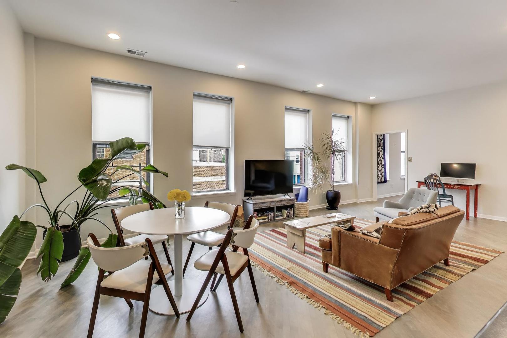 1329 W Chicago Avenue Unit: 2R