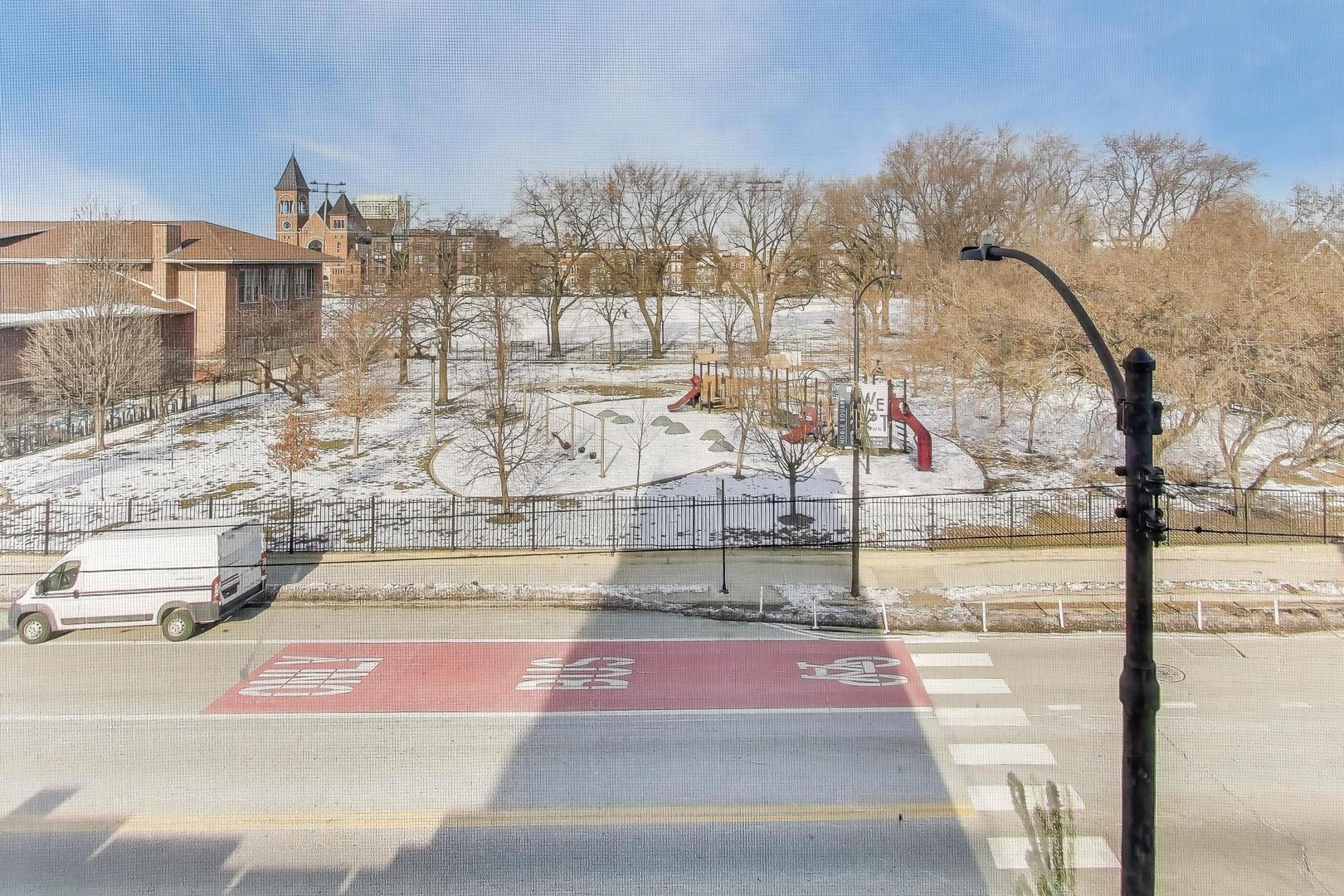 1329 W Chicago Avenue Unit: 2R