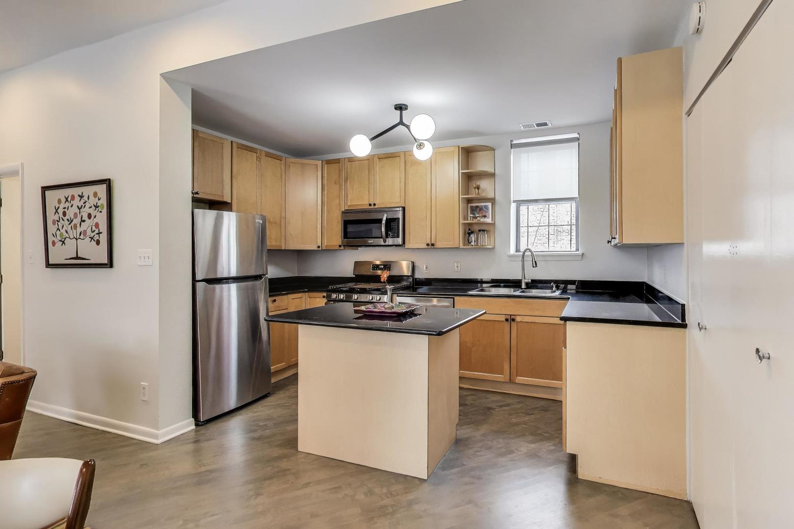 1329 W Chicago Avenue Unit: 2R
