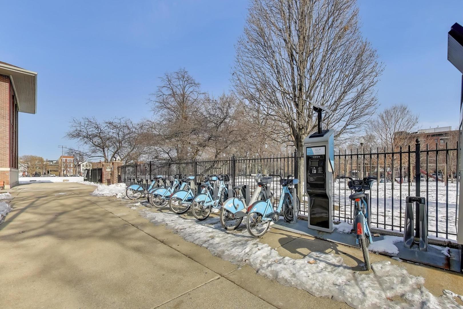 1329 W Chicago Avenue Unit: 2R
