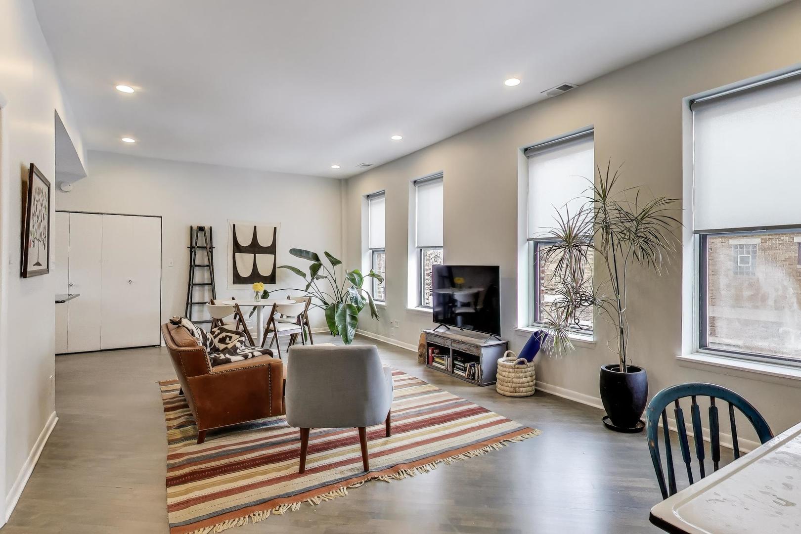 1329 W Chicago Avenue Unit: 2R