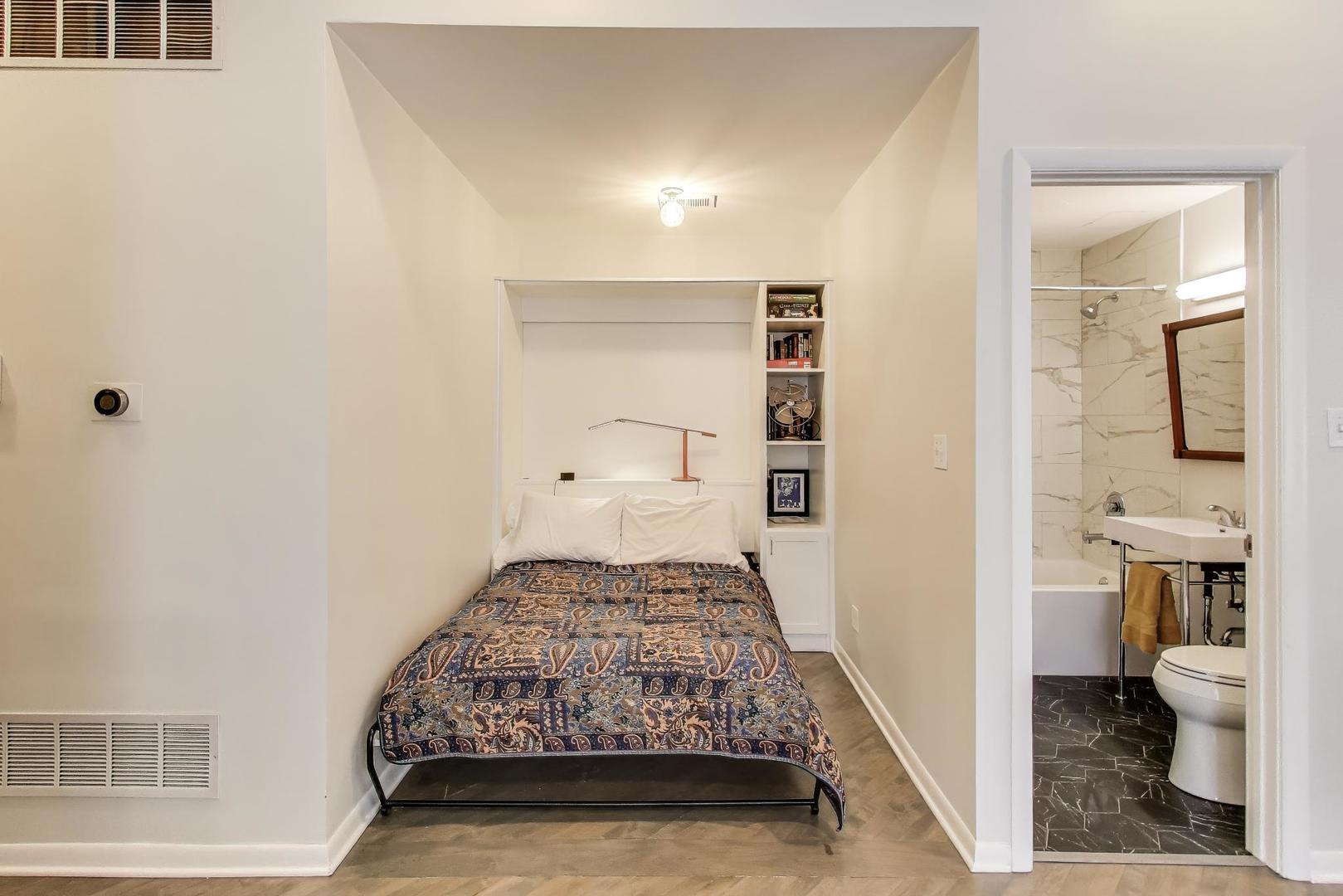 1329 W Chicago Avenue Unit: 2R