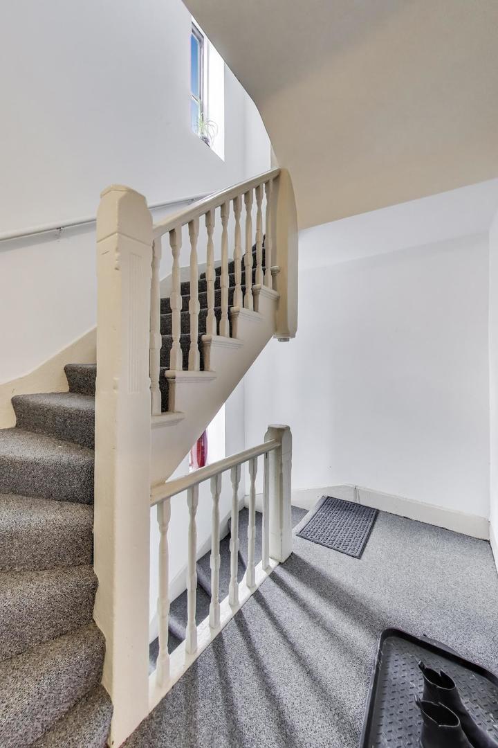 1329 W Chicago Avenue Unit: 2R
