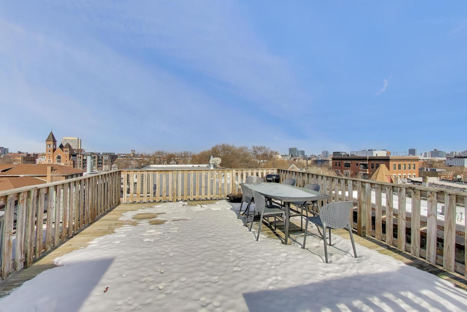 1329 W Chicago Avenue Unit: 2R