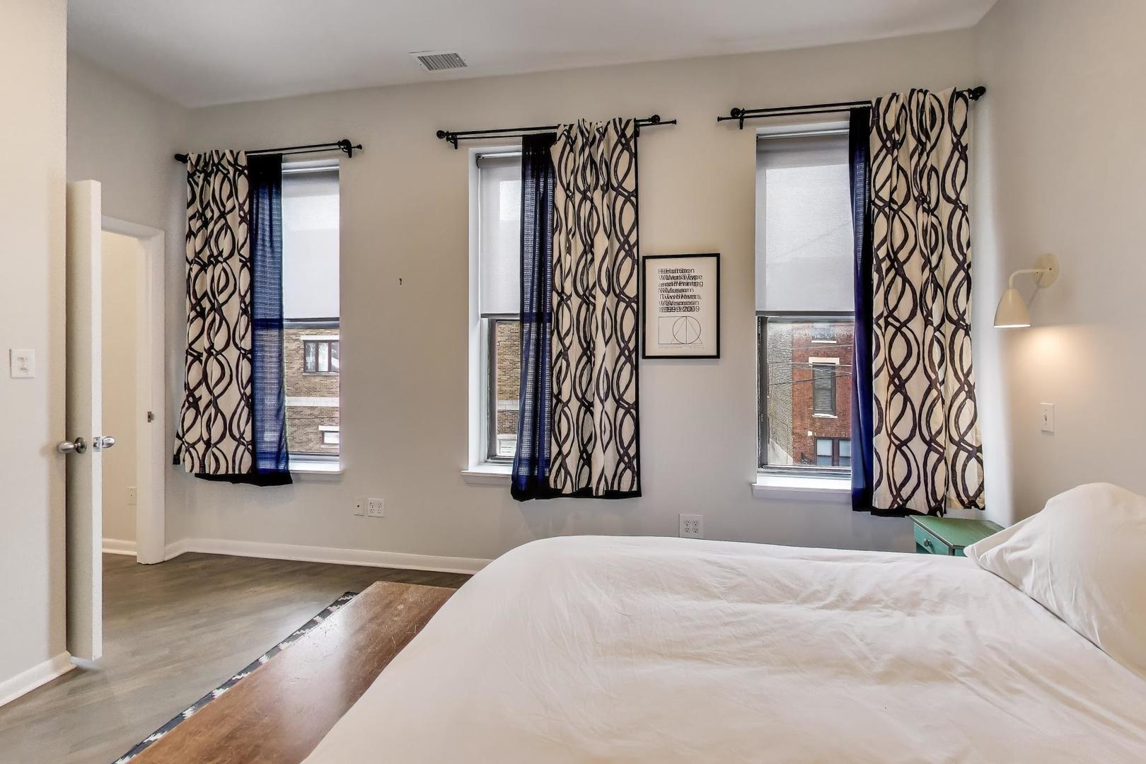 1329 W Chicago Avenue Unit: 2R