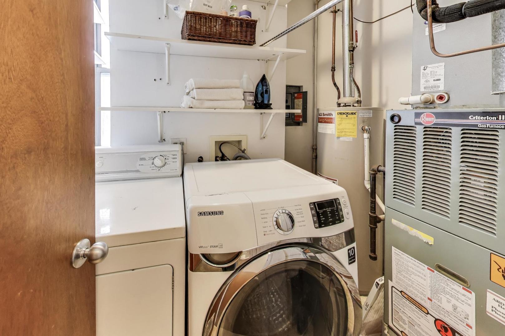 1329 W Chicago Avenue Unit: 2R