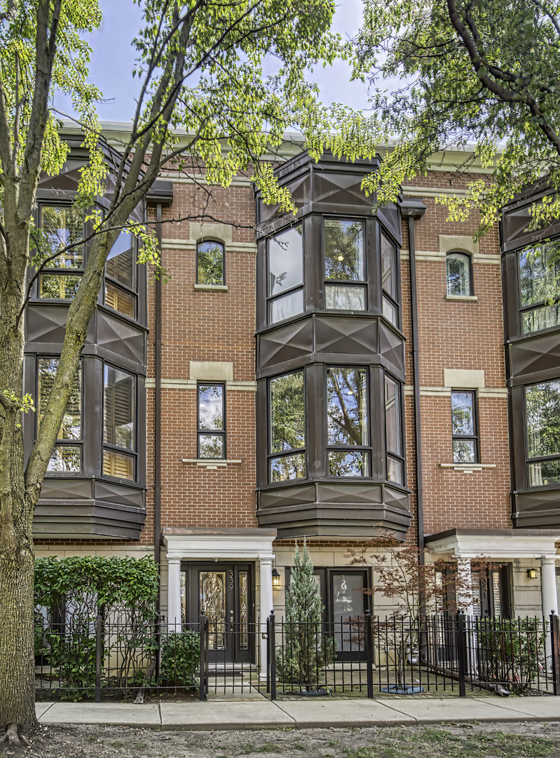 339 W SCOTT Street