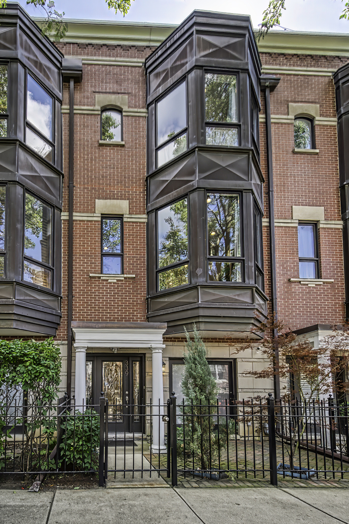339 W SCOTT Street