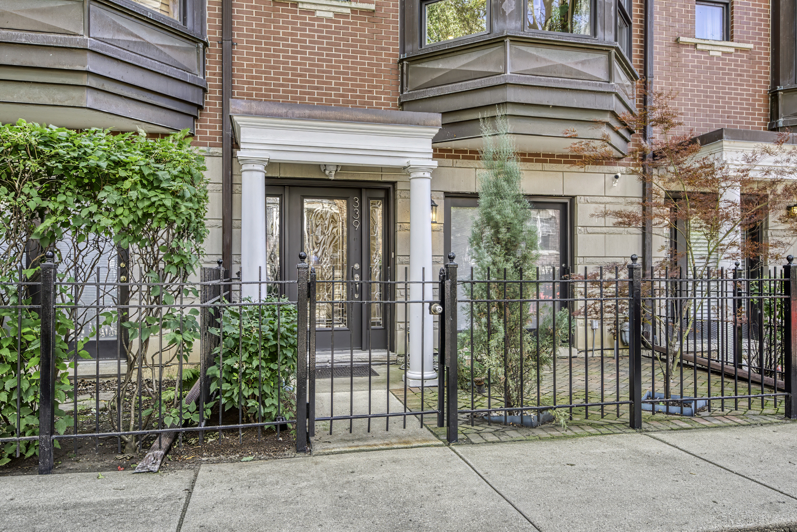 339 W SCOTT Street