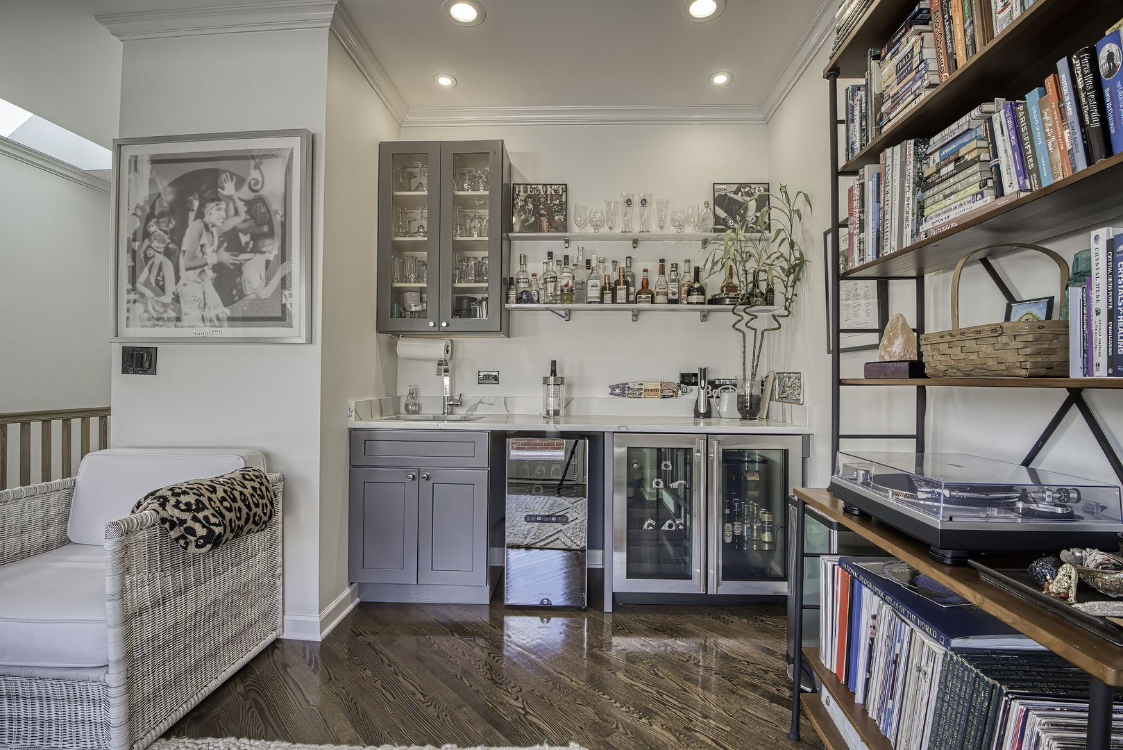 339 W SCOTT Street