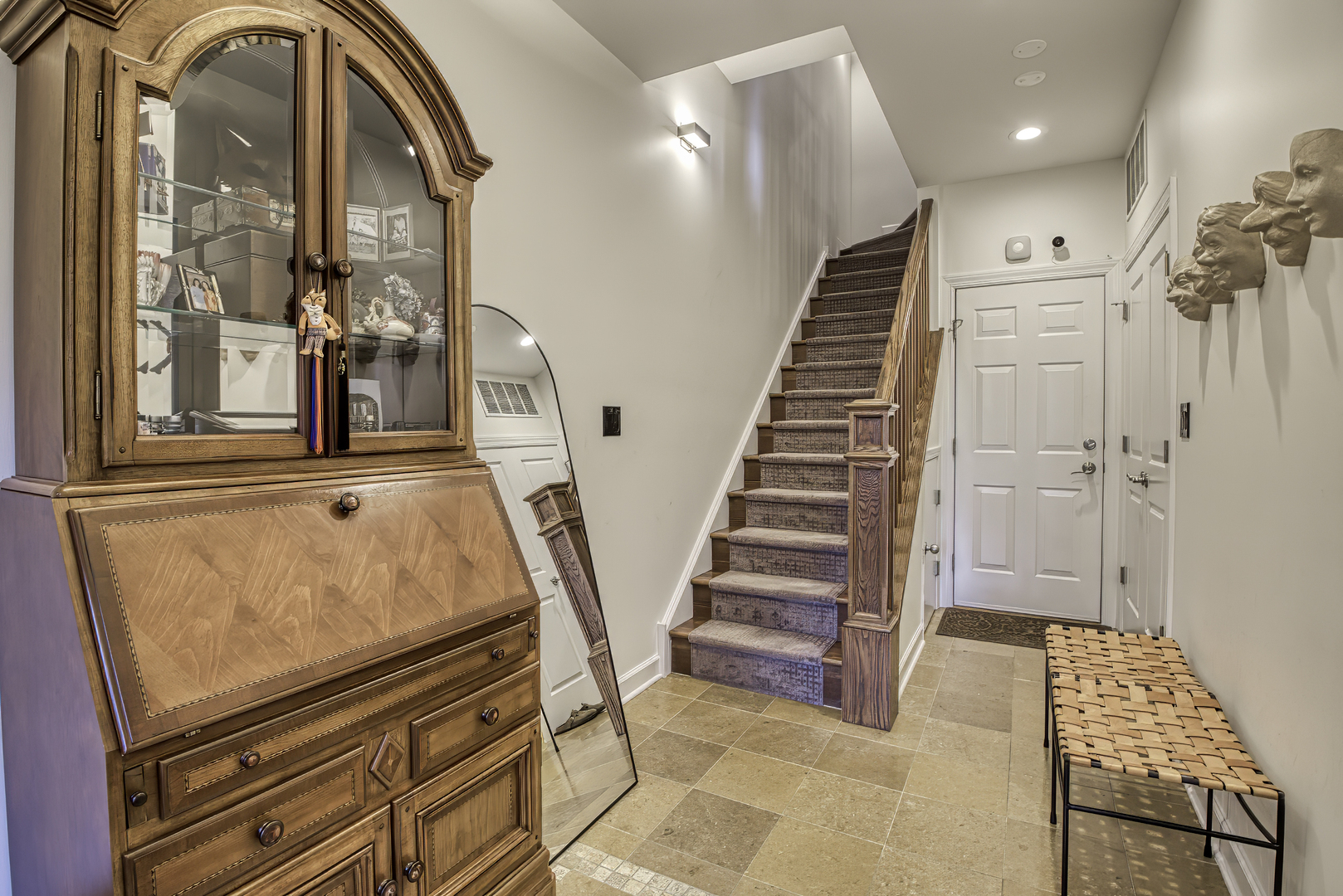 339 W SCOTT Street