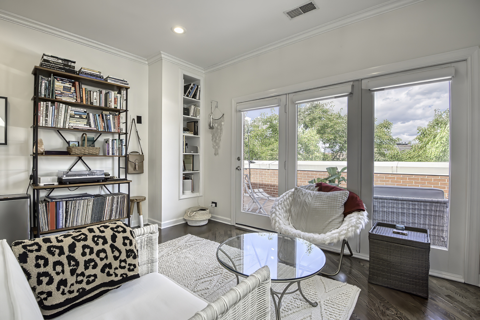 339 W SCOTT Street