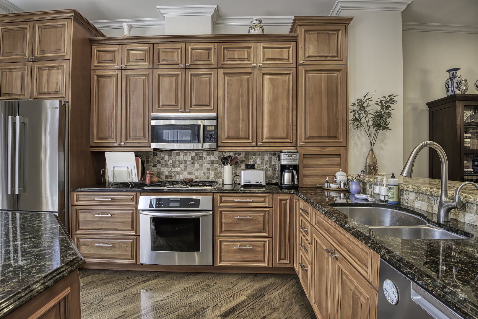 339 W SCOTT Street