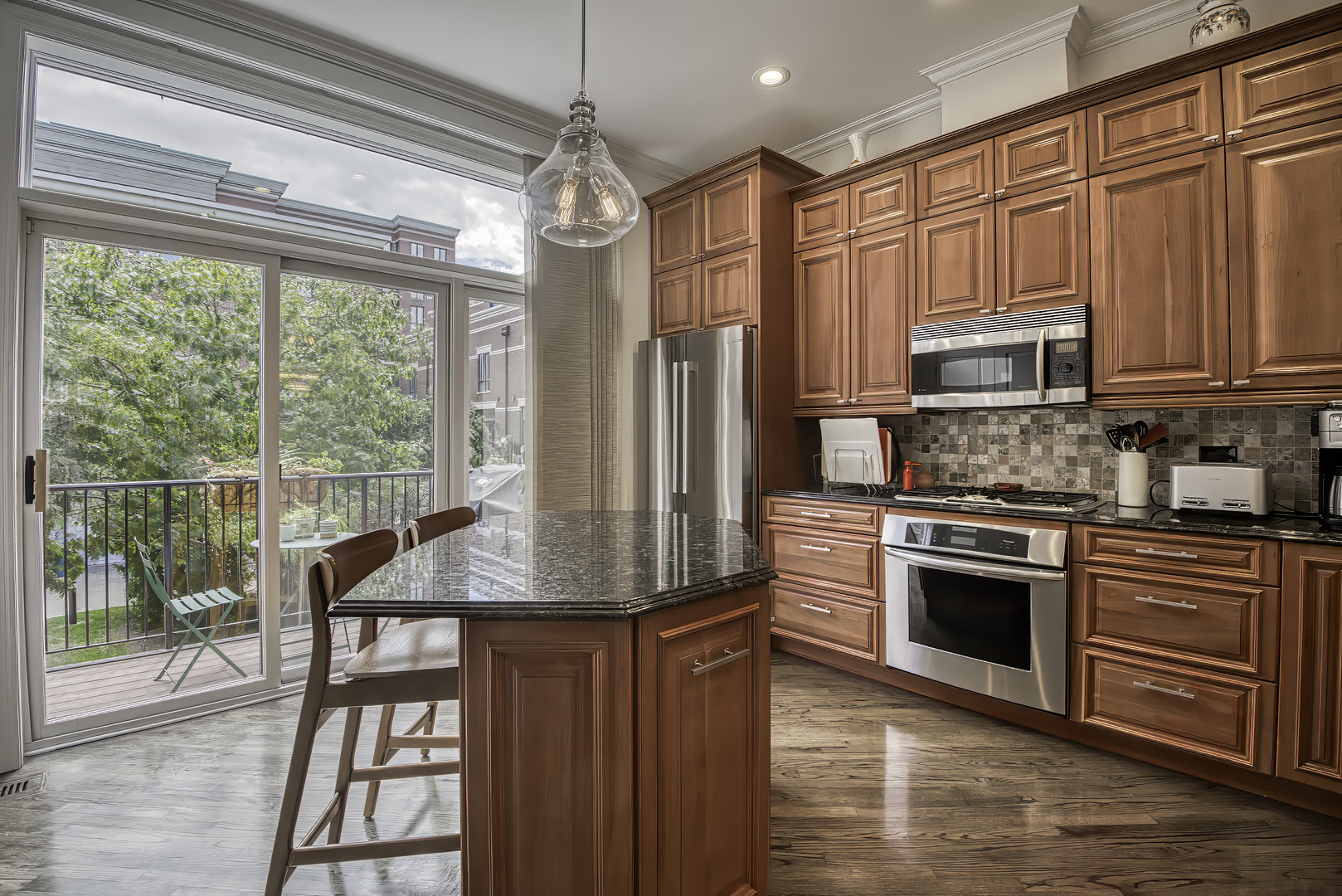 339 W SCOTT Street