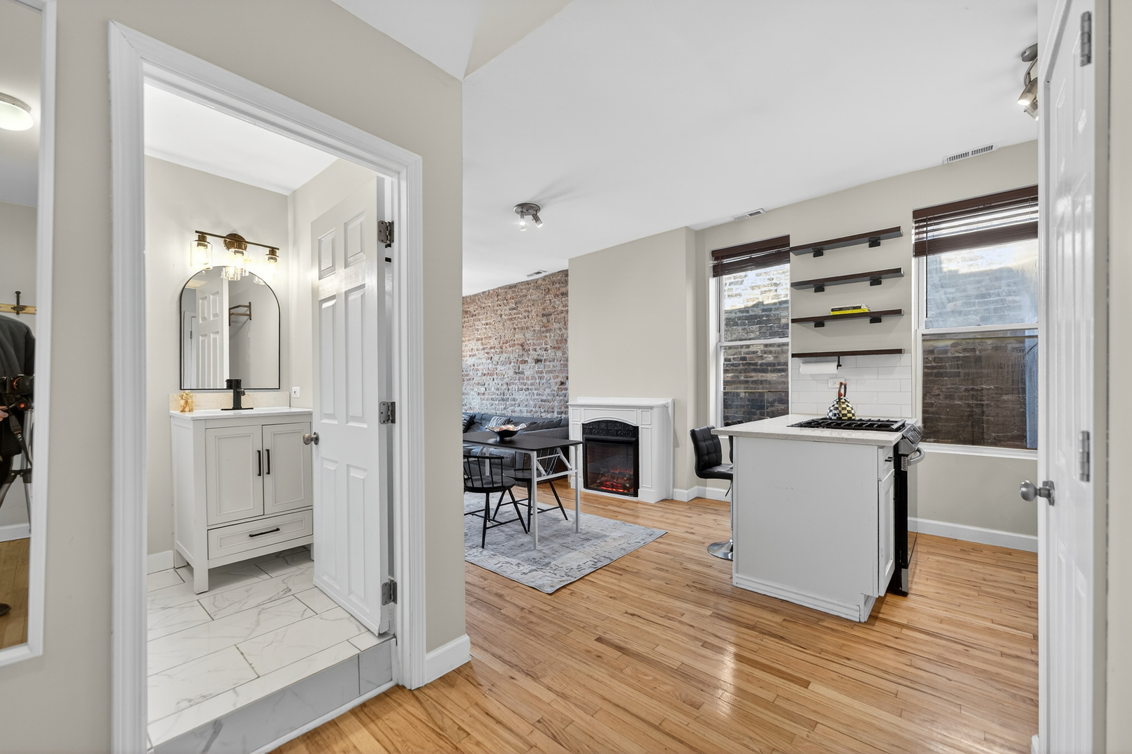 1324 W Huron Street Unit: 4R