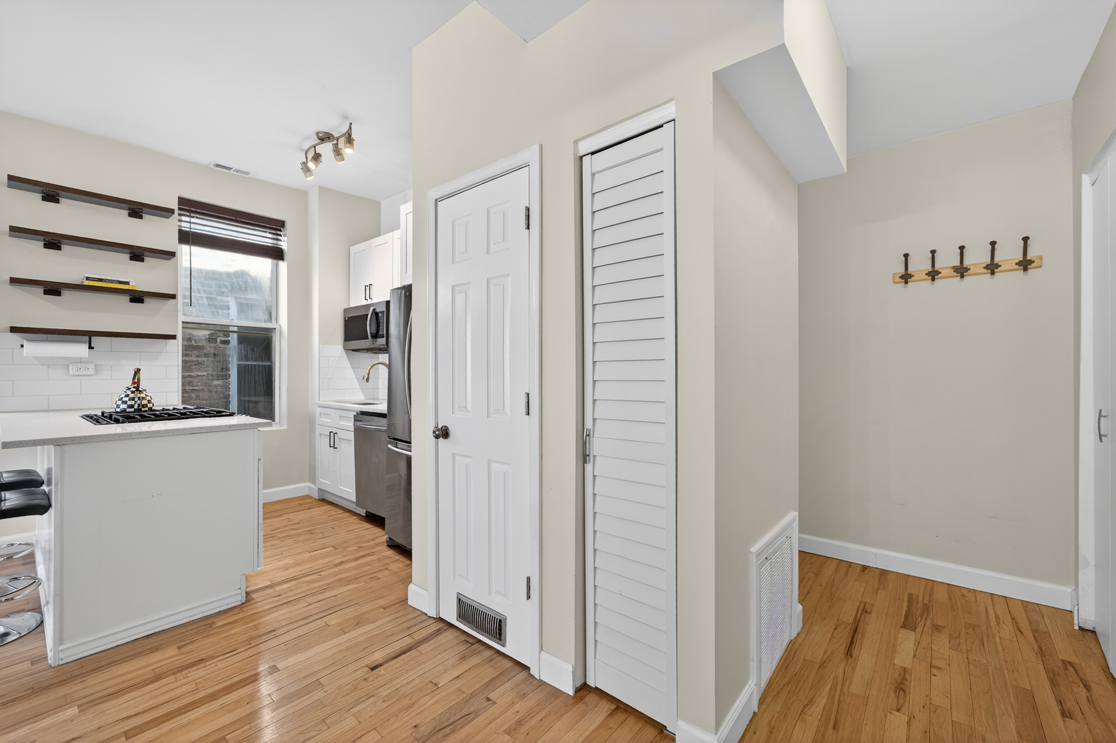 1324 W Huron Street Unit: 4R
