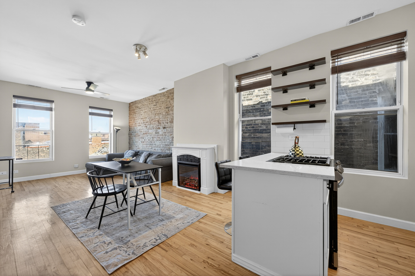 1324 W Huron Street Unit: 4R