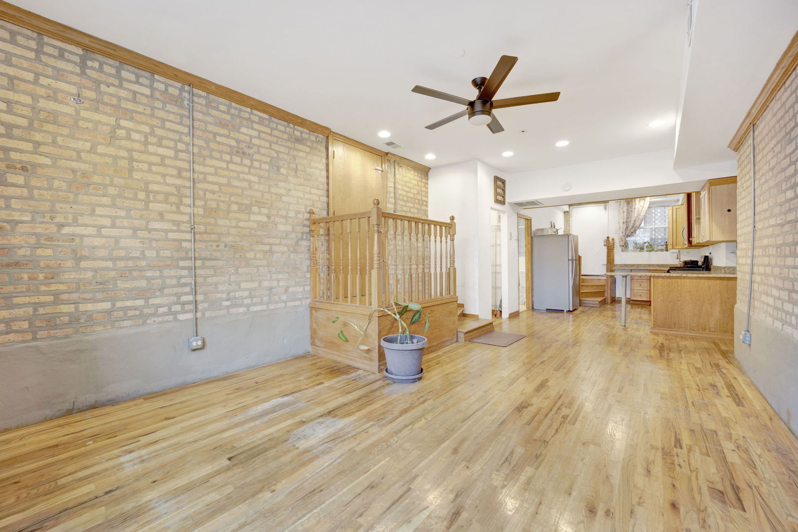 2737 W LeMoyne Street Unit: B