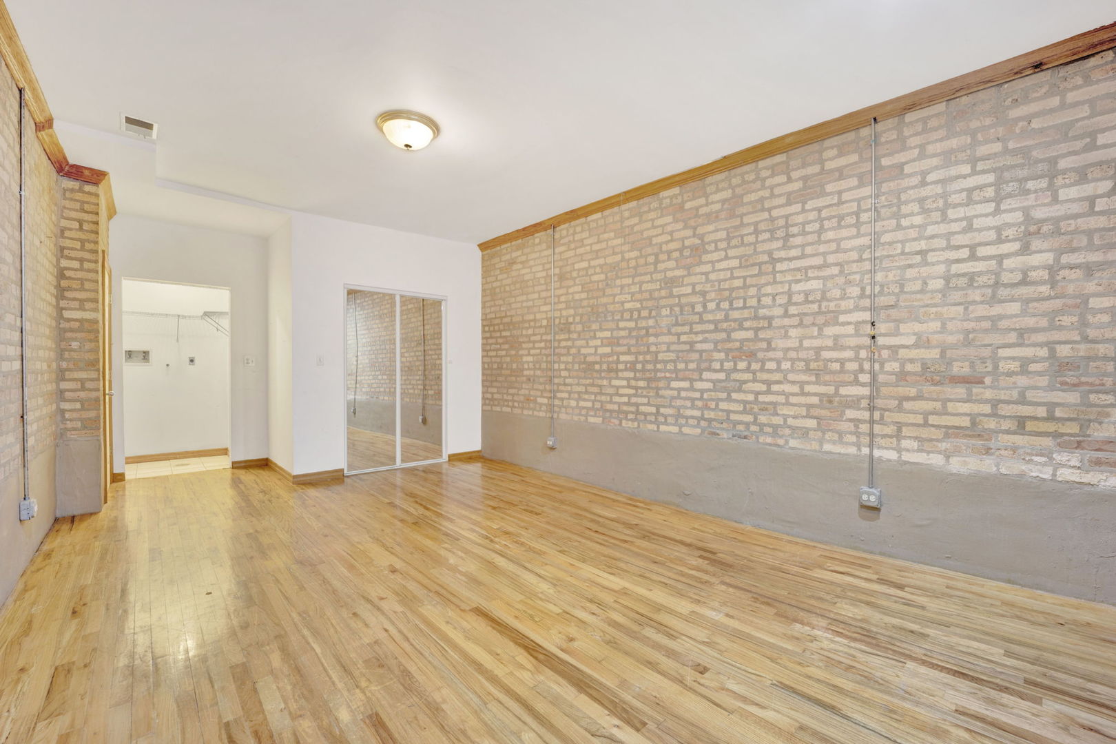 2737 W LeMoyne Street Unit: B
