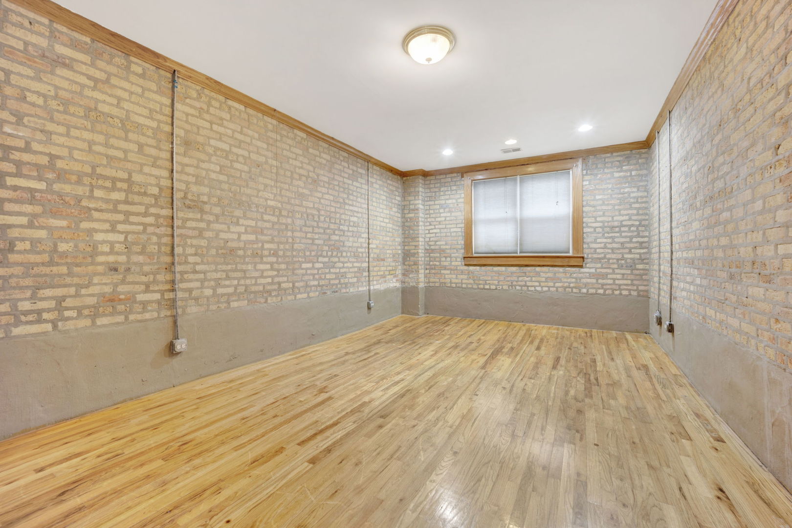 2737 W LeMoyne Street Unit: B