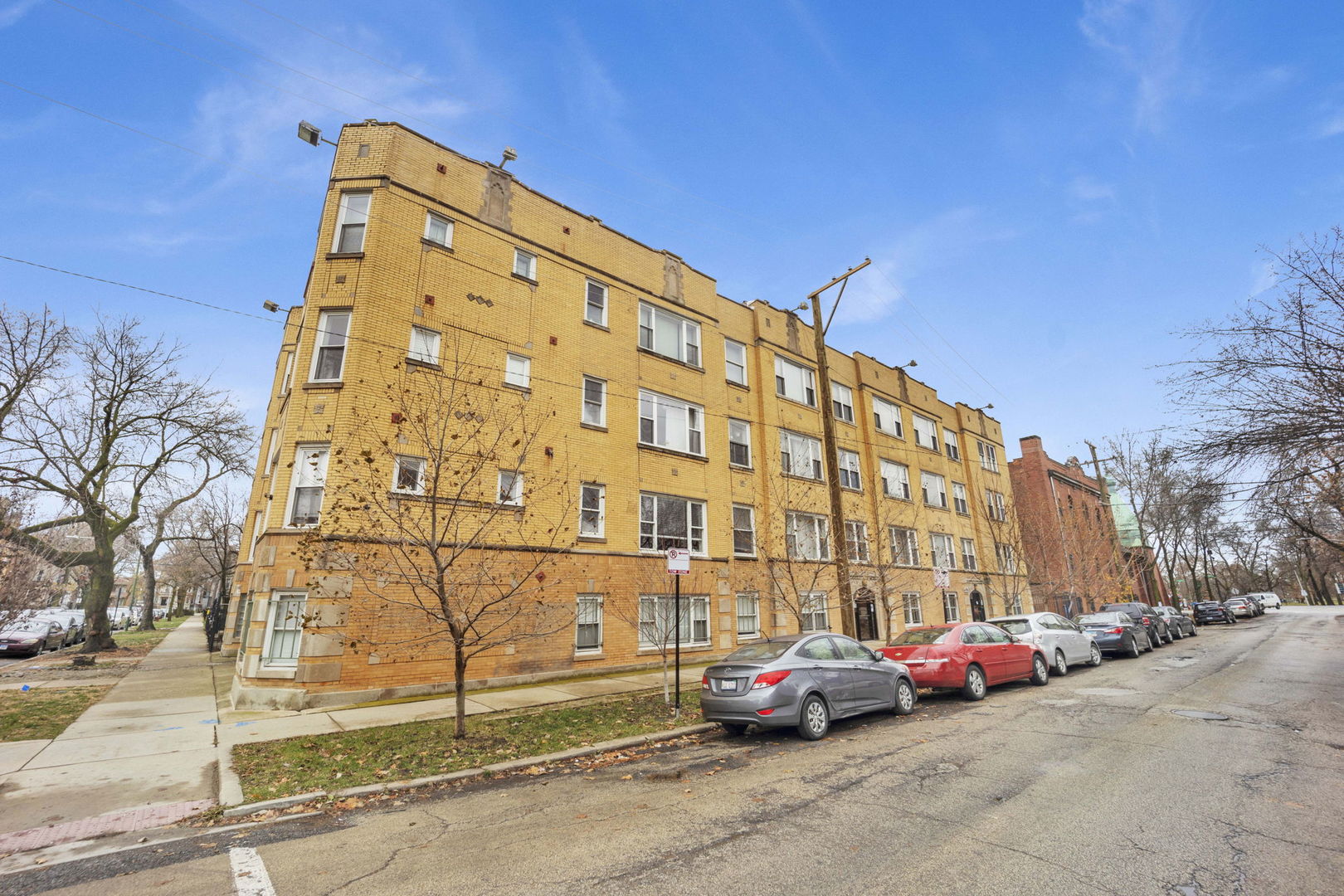 2737 W LeMoyne Street Unit: B