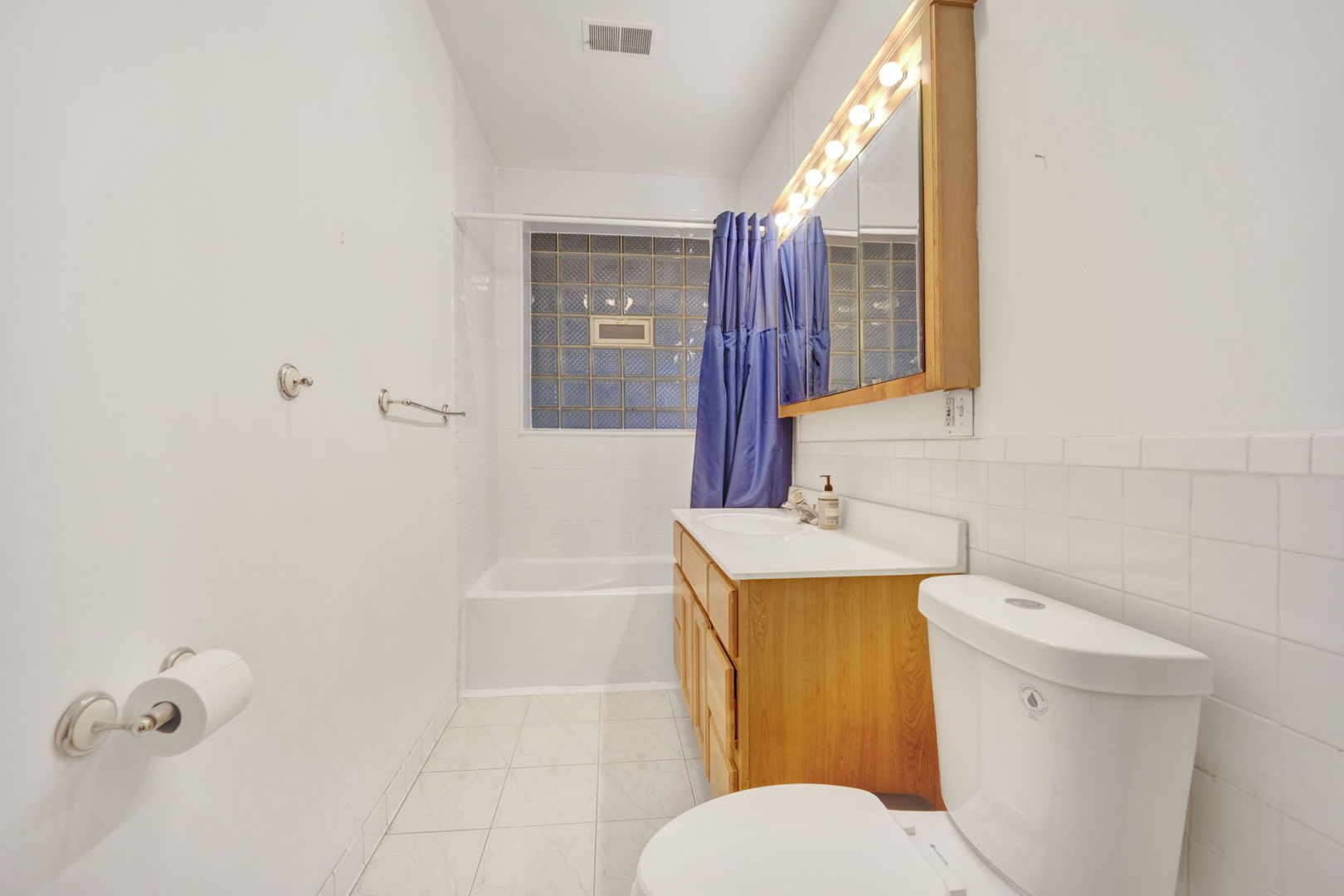 2737 W LeMoyne Street Unit: B