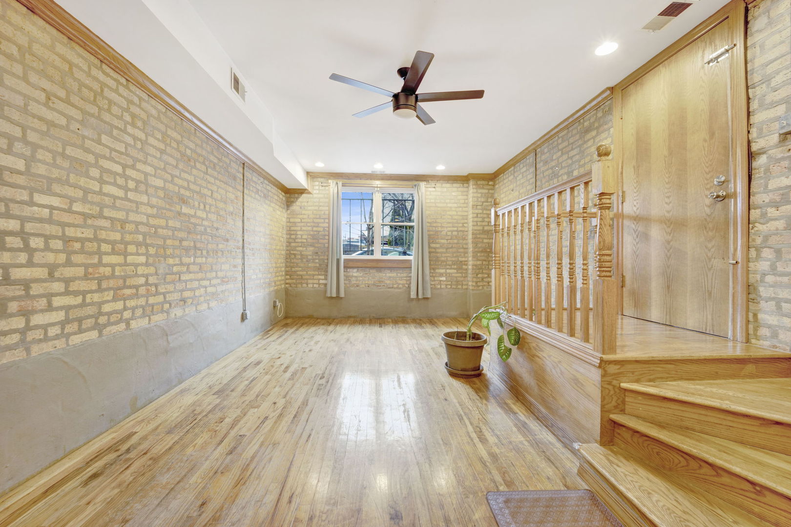 2737 W LeMoyne Street Unit: B